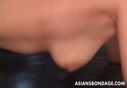 Sexy asian babe dans les filets de pêche se faire baiser dur.